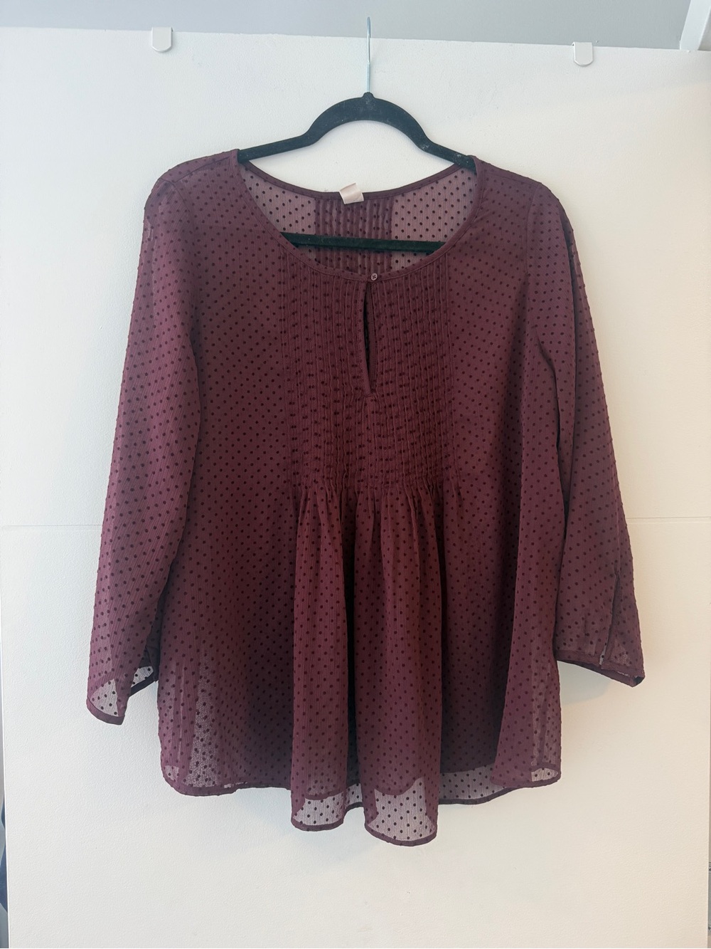 🩵 Old Navy Burgundy Swiss Dot Pintuck Blouse Size M